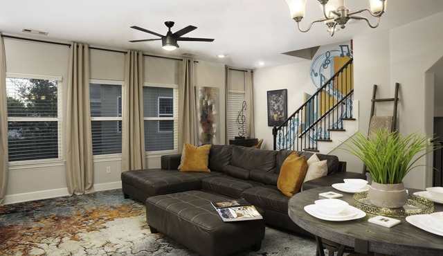 🎵Musical Getaway in East Downtown |Luxury Townhome