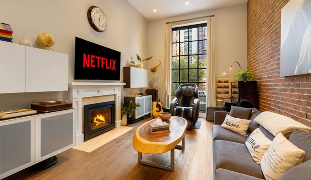 Musician`s Hideaway - Hot Tub/Free Parking/5 min to Subway