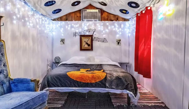 Musician’s Glamping Cabin Near Allegany State Park & Ellicottville