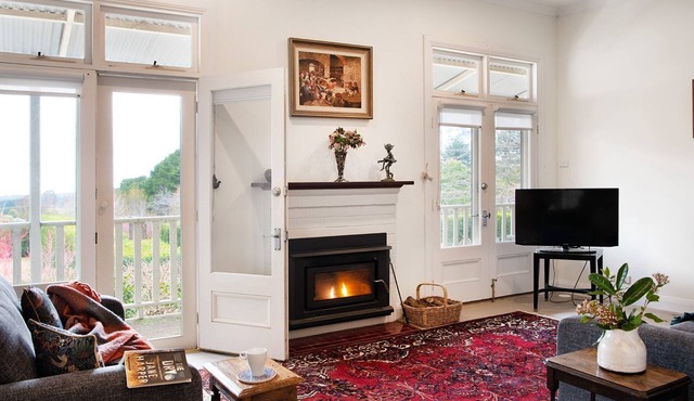 Musk Manor Cottage- gorgeous country escape set amongst beautiful gardens