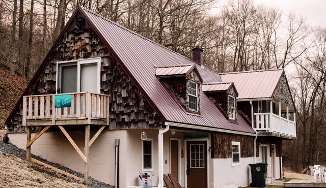 Muskie-Lounge River Retreat! Secluded getaway.