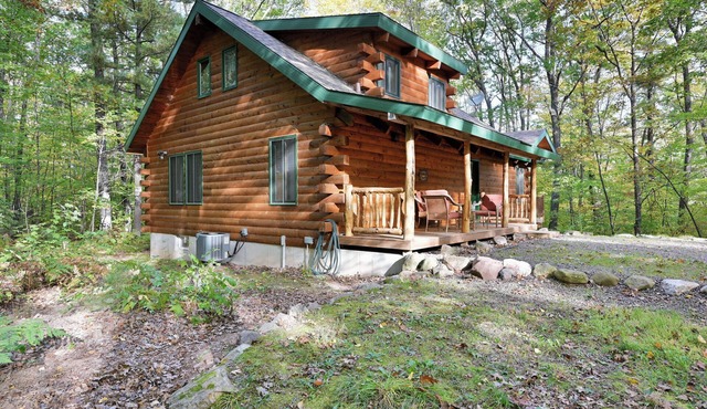 Muskie Ridge- beautiful and rustic 3 bedroom cabin near the Chippewa Flowage.
