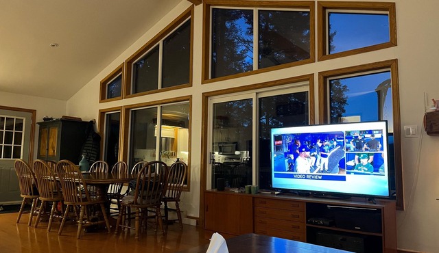 Muskoka Family Paradise! *Hot Tub* *Lakefront* *Fire Pit* *Snow Trails*