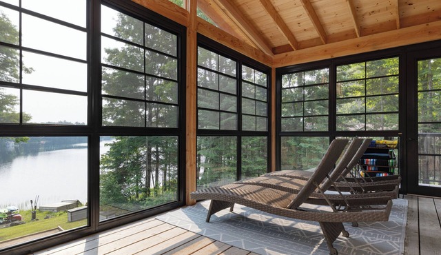 Muskoka Gem: 10pp/fireplaces/canoe/kayaks