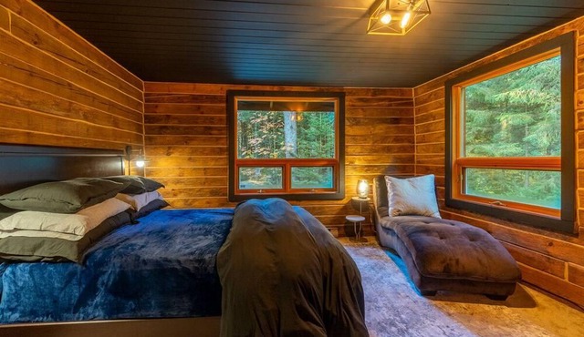 Muskoka Getaway Cabin - relax, snowshoe, cross country ski and unwind