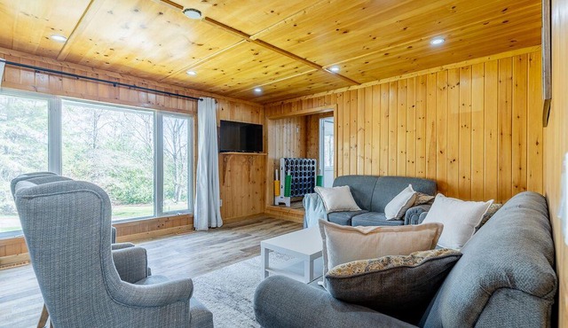 Muskoka House 4BDR BBQ 55"HDTV WIFI AC Sleep12