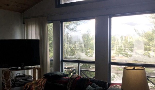 Muskoka lakefront island cottage suitable for large families