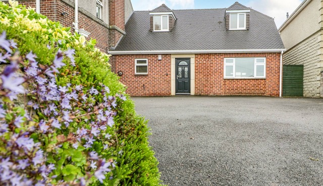 MUSKOKA LODGE, family friendly, with a garden in Midsomer Norton