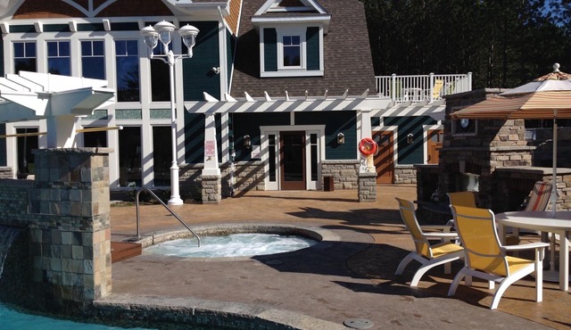 Muskoka Retreat - Luxurious Lake of Bays Villa