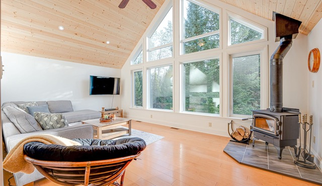 Muskoka Vibe Riverfront Retreat w hot tub/Game Rm