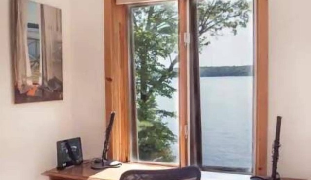 Muskoka Waterfront Lakehouse near Santa's Village Bracebridge