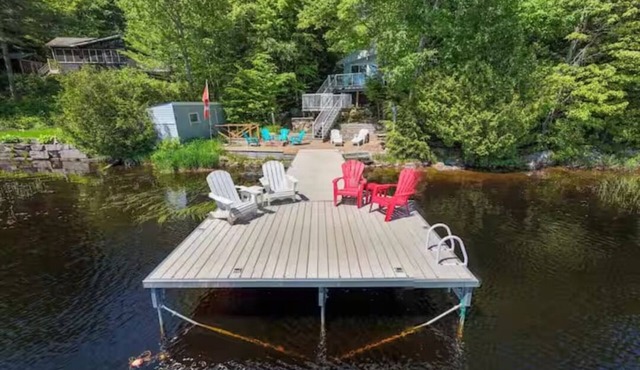 Muskoka Waterfront-Dock, Kayak, Firepit, Fireplace