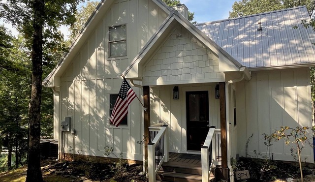 Must See at Lake Wedowee! Year-round deep water that comfortably sleeps 14-16.