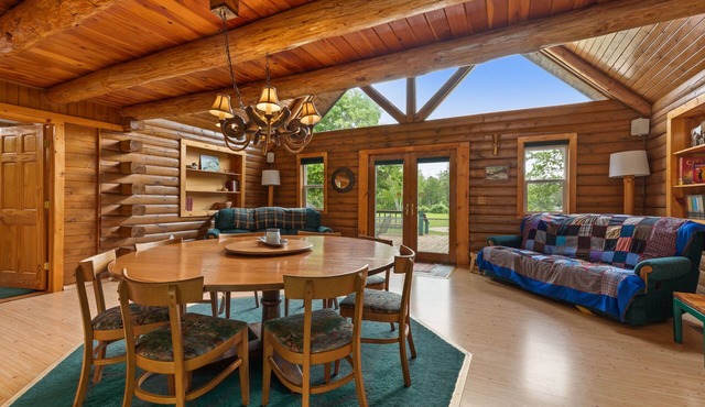MUST SEE! COZY LOG CABIN WITH SAUNA & HOT TUB!