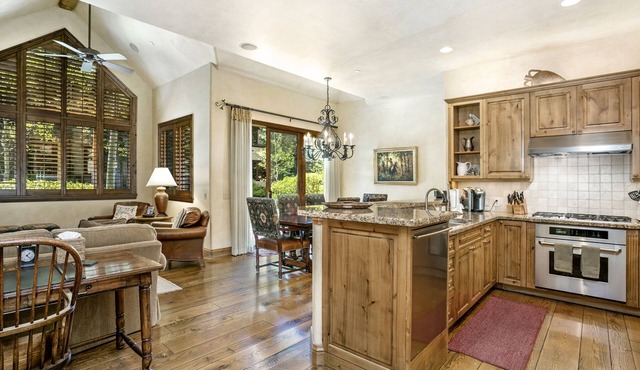 Must See - Million $ Townhome - Best Value - Ideal Location Close to Lift