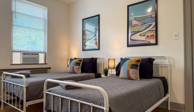 MUST SEE! Pittsburgh Mansion: 10 Bedrooms, 20 Beds