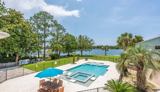 Must See Private Beach-Heated Pool Spa-Weddings-Water Front-Boat Slips-Sleeps 44