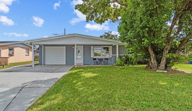 Mustafa Holiday House · Cozy 2 BR home close to Beaches and Sponge Docks!