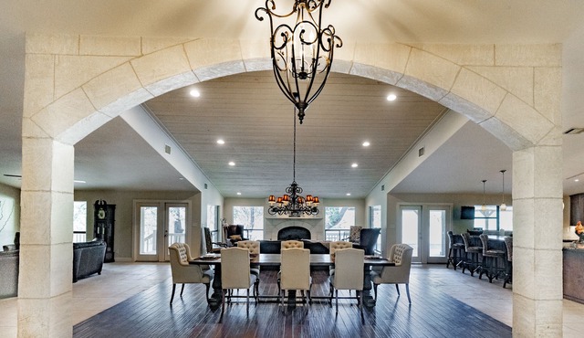 Mustang Meadows: Luxury Texas Hill Country Retreat