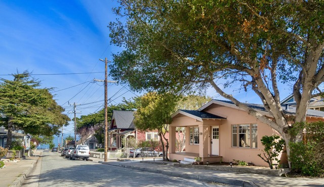 MV121 Walk to the Ocean Pacific Grove Cottage 30 Nts min