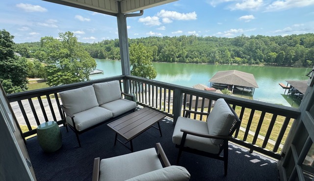 MV37 Corner Waterfront Mariners: 2 Bedroom