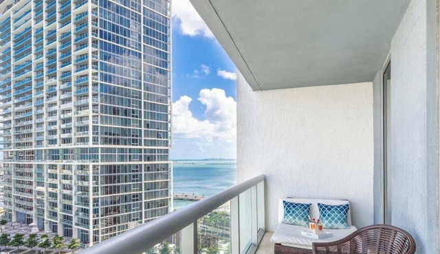 MVR - Brickell Icon w Massive Pool & Spa