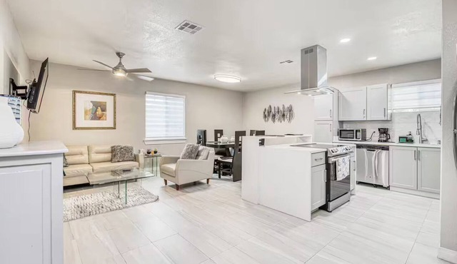 My Cozy Duplex “B” in the heart of West Side