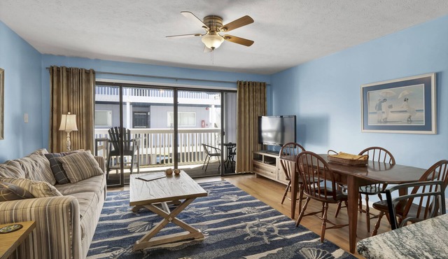 My Golden Jewel - Bright and beachy 1 bedroom ocean front condo with pool