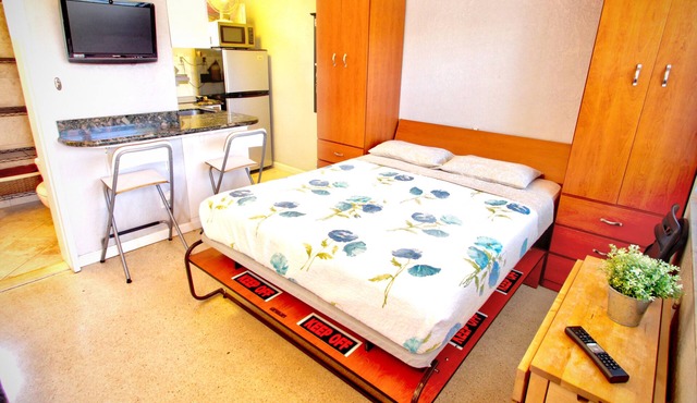 My Hollywood Beach Rentals B207 . Steps to the beach. Pool and Free Parking.