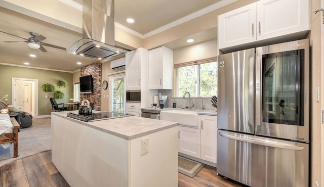 My Lil' Piece of Heaven. 1 mile to Rollins Lake. Full kitchen. Dog-friendly.