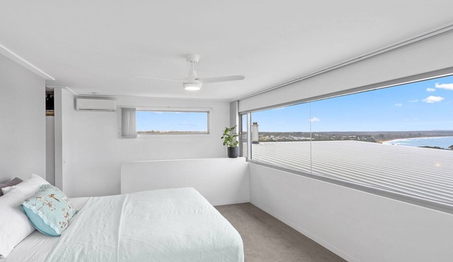 My Seascape - Extensive north facing beach and ocean views