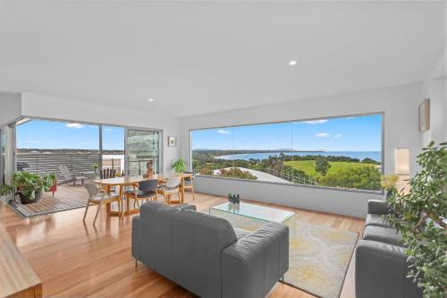 My Seascape - Extensive north facing beach and ocean views