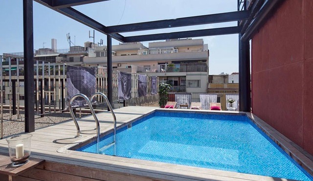 My Space Barcelona 6 apartments in Arco de Triunfo with pool for 48 people