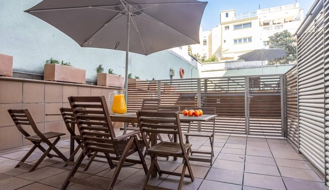 My Space Barcelona 6 Apart. in Gràcia has 40 people with pool and terrace