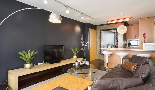 My Space Barcelona Apart. Cerca de la Quiron for 20 people in 5 rooms