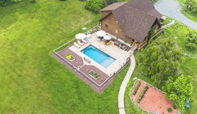 Myers Ridge - Stylish Country Retreat + Pool