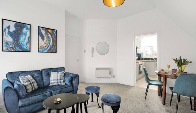 Myerton Hill 44C Mill Street