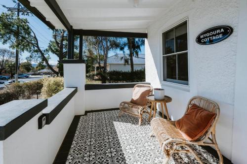 Mygoura Cottage - Charming Country Living in Town