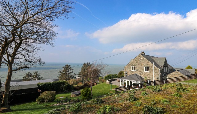 MYNYDD AR MOR, family friendly, character holiday cottage in Barmouth