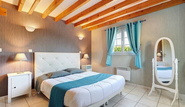 Myosotis Guest Room with Shared Pool, Communal Terrace, and Wi-Fi