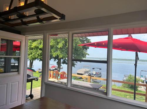 Myriad Fins Cottage and Marina