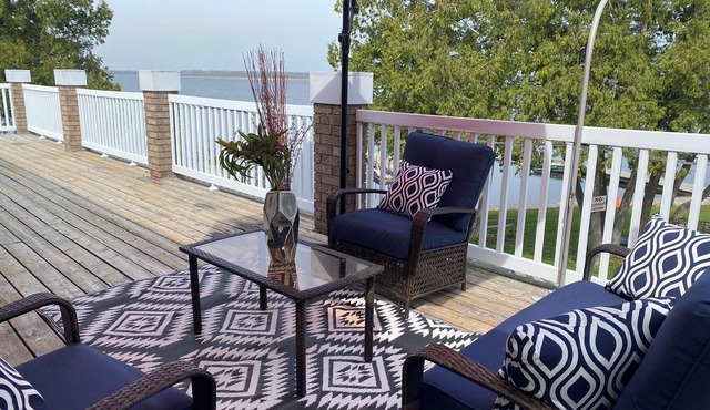 Myriad Fins Cottage and Marina