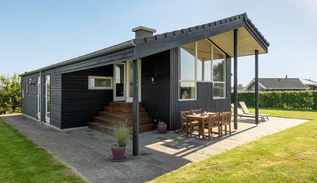 "Myrte" - 500m from the sea by Interhome