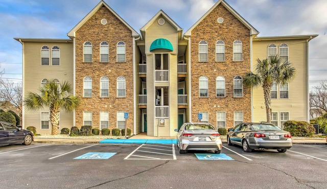 Myrtle Beach Condo w/Pool Access!