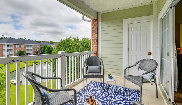 Myrtle Beach Condo w/Large Balcony & Pool Access