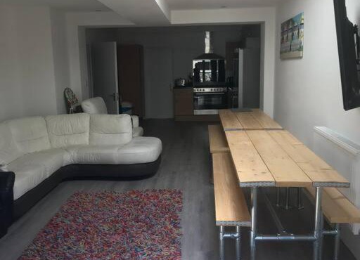 Myrtle villa 10 bedrooms sleeps 28, 2 min to beach