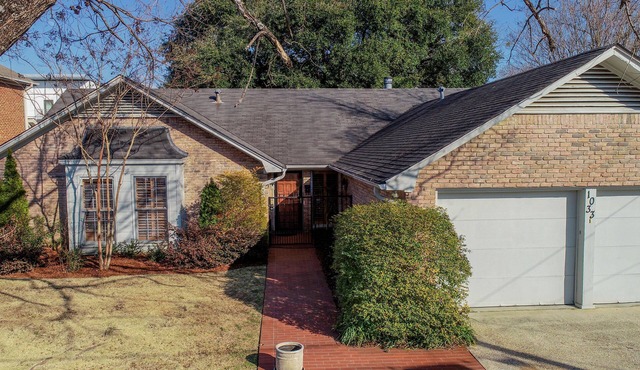 Myrtlewood Cottage- Book for Football Season! Walk to the Stadium!