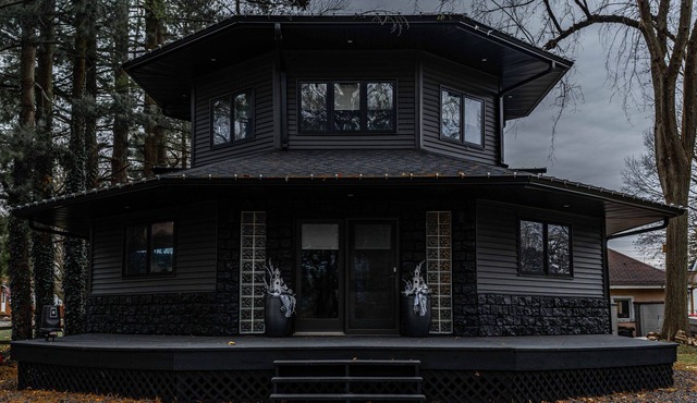 Mysterious Black Lincoln, IL Octagon Goth House