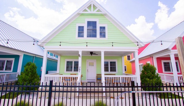 Mystic Breeze - 3 Bed/1 Loft Lakeside Cottage w/HOT TUB!