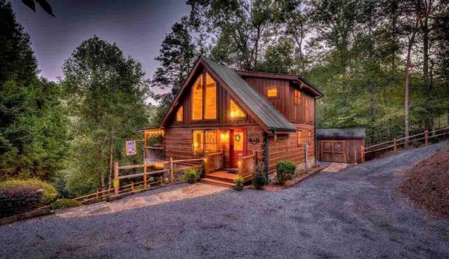 Mystic Creek Retreat (next to Blue Ridge)